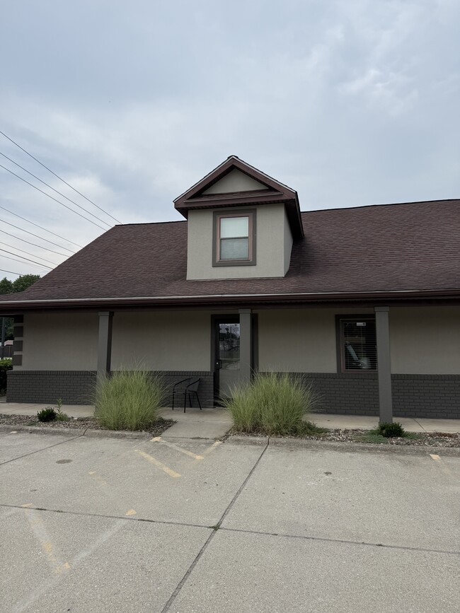 Building Photo - 165 Main St