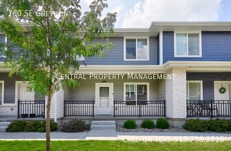 Building Photo - 760 SE Greyson Ln