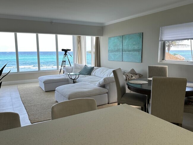 Living area - 2909 S Ocean Blvd