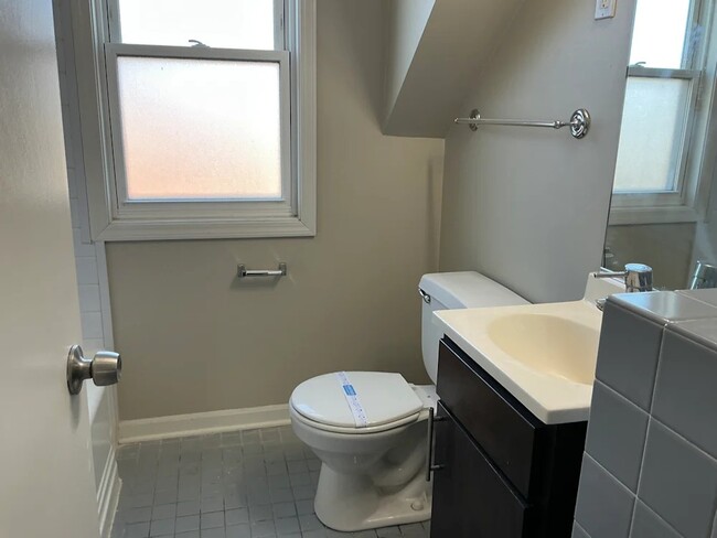 Building Photo - 2255 14th Ave