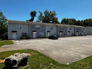 Building Photo - 1225 N Lee Dr