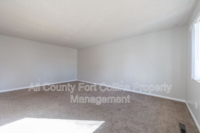 Foto del edificio - 2812 Parklake Dr