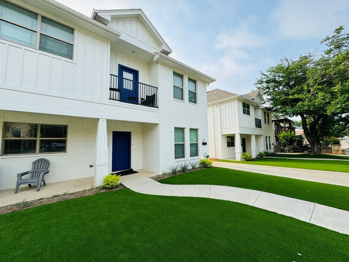 Foto principal - * MOVE IN SUMMER 7/21/2027 * 5 Bed 3 Bath,...