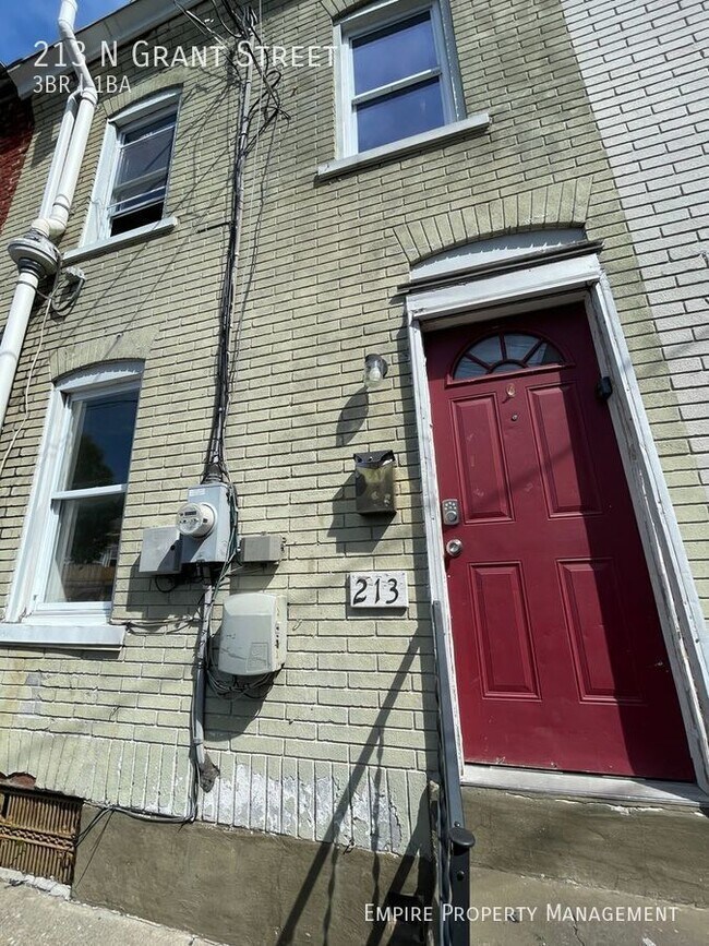 Building Photo - 3 Bedroom / 1 Bathroom Home in Allentown !