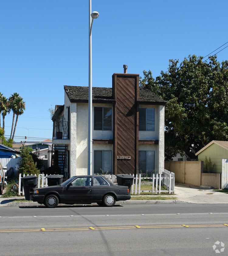 Building Photo - 13862 Edwards St