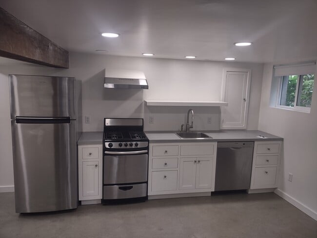 Building Photo - 1627 N Farragut St