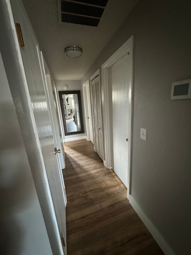 Foto del edificio - 1405 E Bergeson St