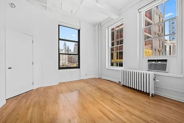 Foto del edificio - 448 W 37th St