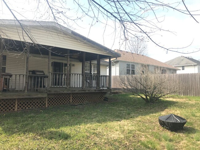 Building Photo - Executive Rental - Charming 3-bedroom 2 ba...