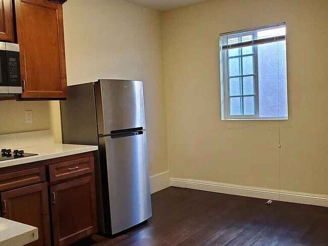 Foto del edificio - 3133 Clay Ave