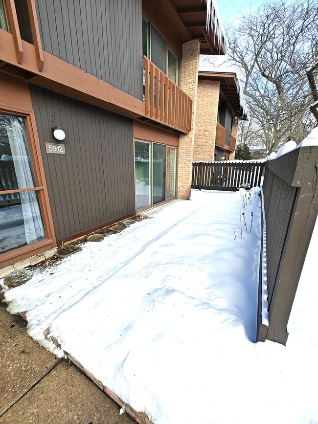 Building Photo - 5912 Greenview Rd