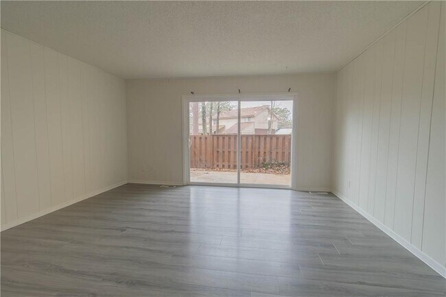 Foto del edificio - 14 Britten Cir