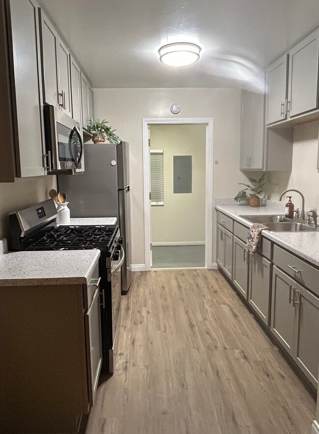 Building Photo - 5525 Bolivar St