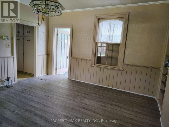 Building Photo - 5363 Davis Dr