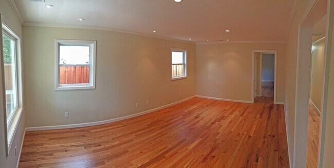 Foto del edificio - Beautifully completely remodeled home in g...