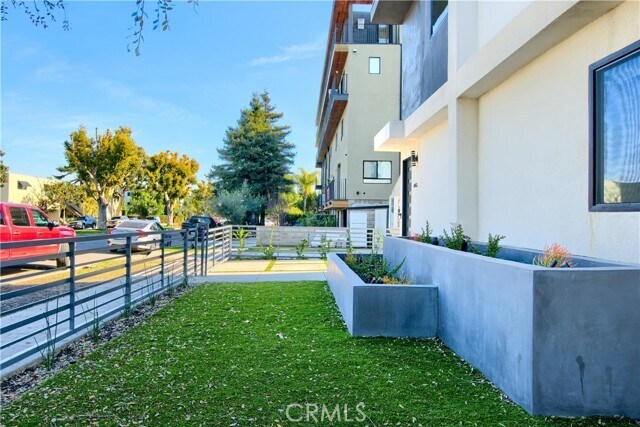 Foto del edificio - 4455 S Slauson Ave