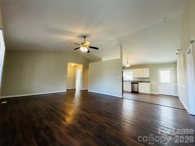 Foto del edificio - 2499 Brookwood Rd