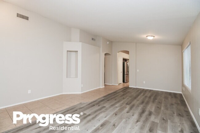 Building Photo - 501 S Silverbrush Dr