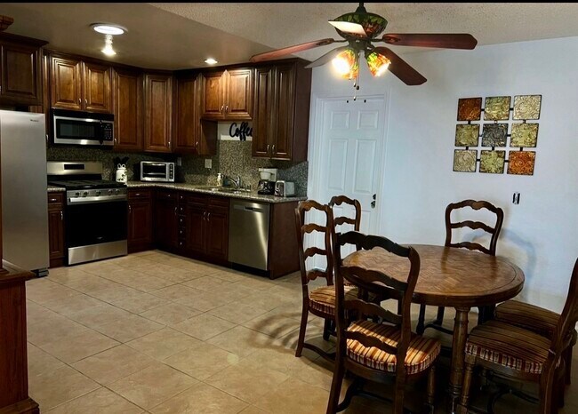 Foto del edificio - 10808 Esmond Ct