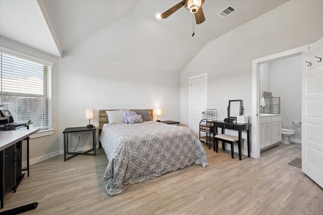Foto del edificio - 2493 Clydesdale Ln