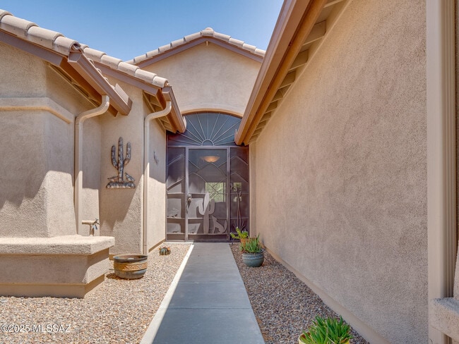Building Photo - 61736 E Oakwood Dr
