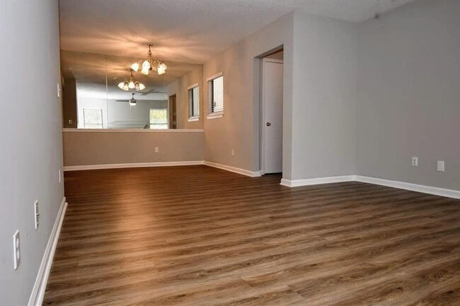 Building Photo - 1605 Huntingdon Chase