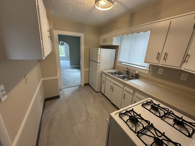 Building Photo - 2886 Norwood St