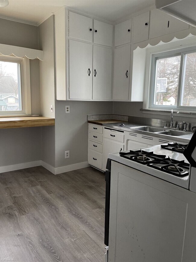 Building Photo - 4 br, 1 bath House - 255 Lockwood St