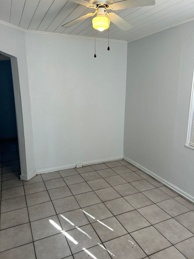 Photo - 3317 W Pine St Apartment