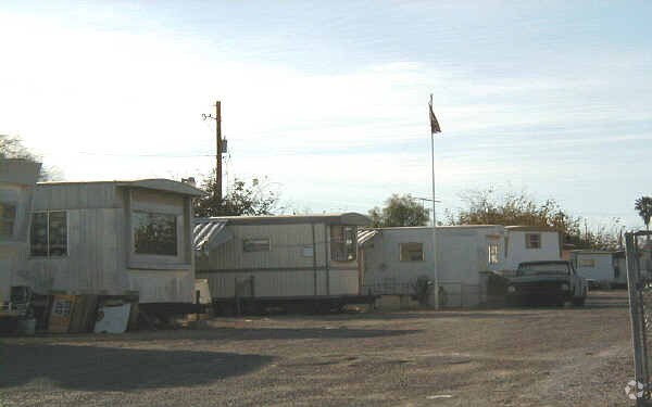 Foto del edificio - 3224-3232 E Milton Rd
