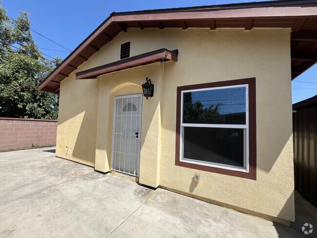 Building Photo - 13673 Palomar St