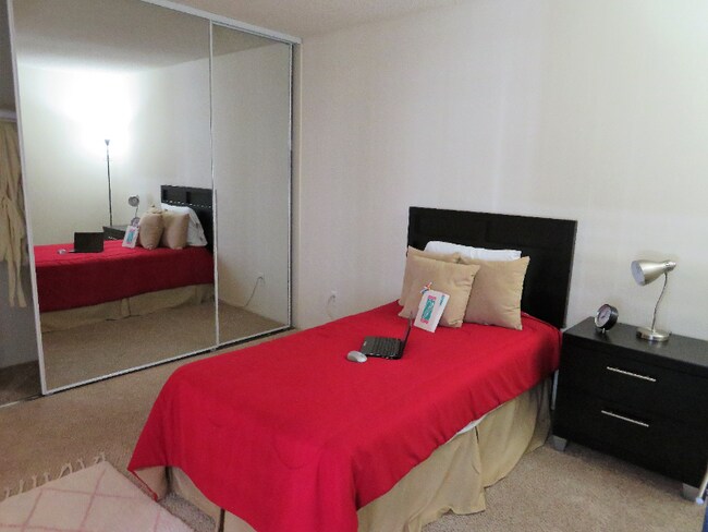 Foto del edificio - 6152 Stanton Ave