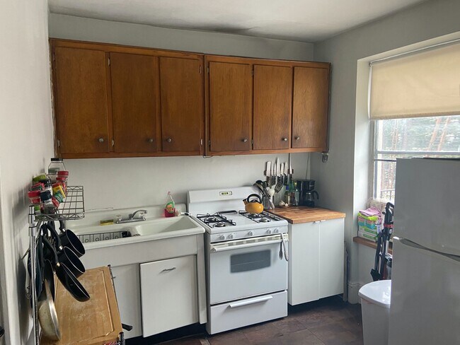 Building Photo - Prime Cobble Hill One Bedroom