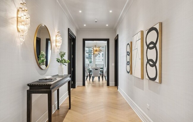 Foto del edificio - Exquisite Half-Floor Residence
