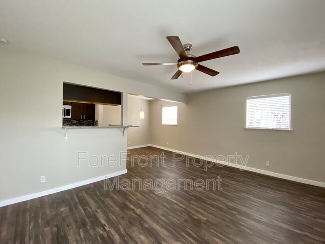 Building Photo - 731 Byrnes Dr