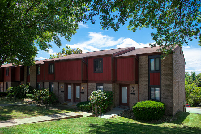 Homes adosadas Deauville Dr. - Monroeville Apartments at Deauville Park