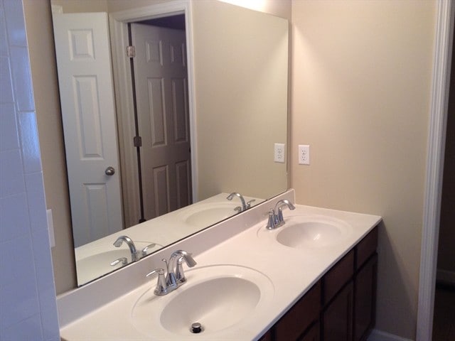 Building Photo - 903 Regency Court