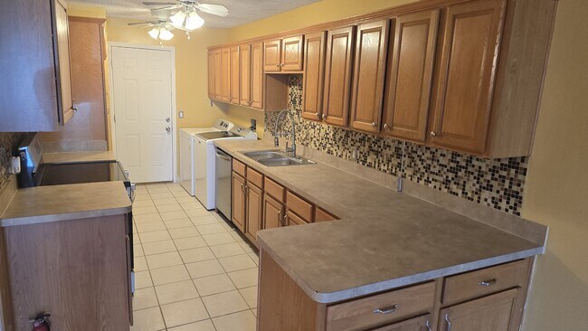 Foto del edificio - 819 E Rosewood Ln