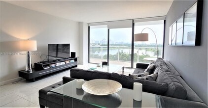 Building Photo - 3731 N Country Club Dr