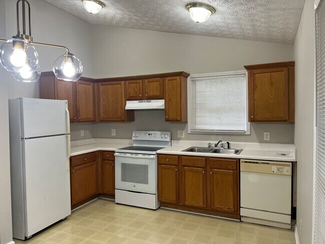 Building Photo - Adorable 3 Bedroom, 2 1/2 Bath