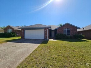 Building Photo - 3029 Cavecreek St