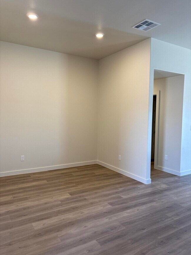 Foto del edificio - 2509 Kenwood Ave