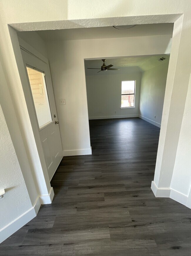 Foto del edificio - 501 Dry Creek Ct