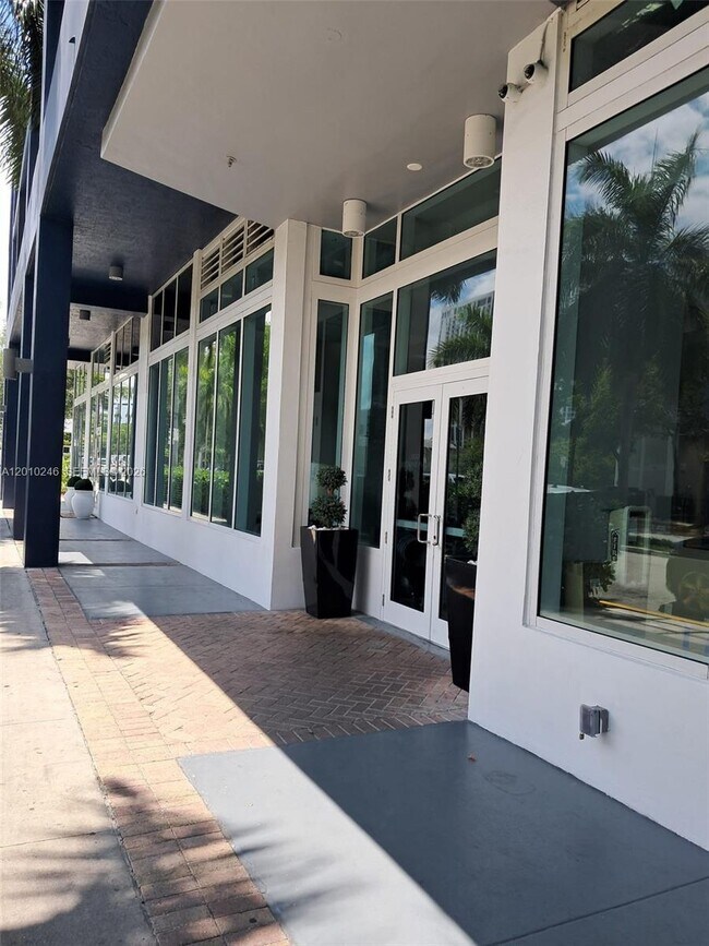 Foto del edificio - 275 NE 18th St