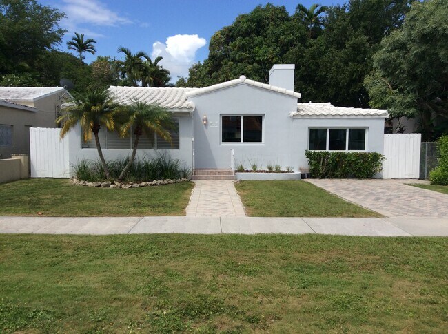 Foto del edificio - 810 SW 23rd Rd
