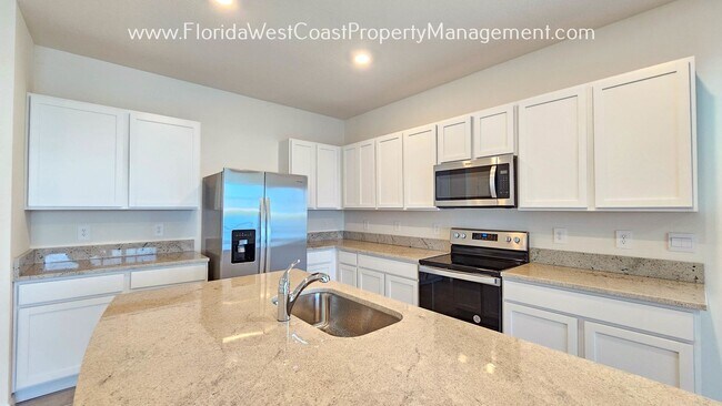 Building Photo - GORGEOUS CORNER TOWNHOME IN STAR FARMS- LAKEWOOD RANCH! 3 BED/2.5 BATH/1 CAR GARAGE!