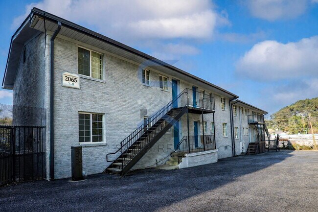Foto del edificio - Newly Updated All-Electric 2BR/1.5BA in Campbelton Rd