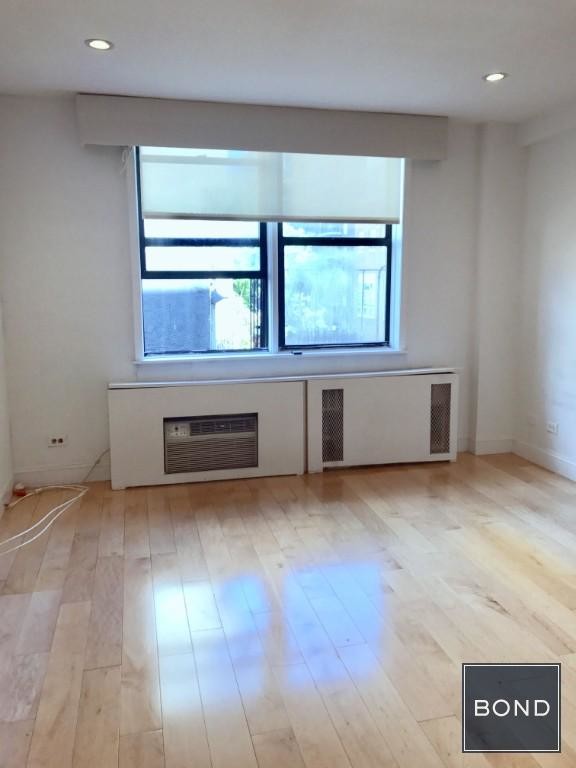 Primary Photo - 530 2nd Ave