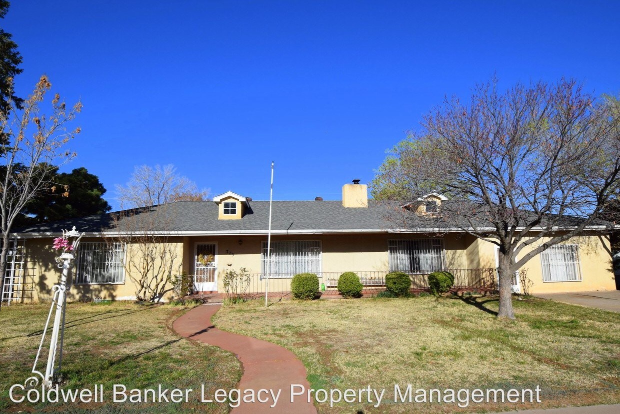 Foto principal - 715 Amherst Dr SE