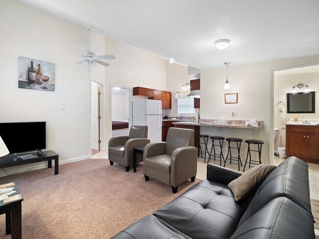 Foto del edificio - 5736 Lake Rd E